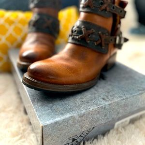 Freebird Dublin Booties Size 7